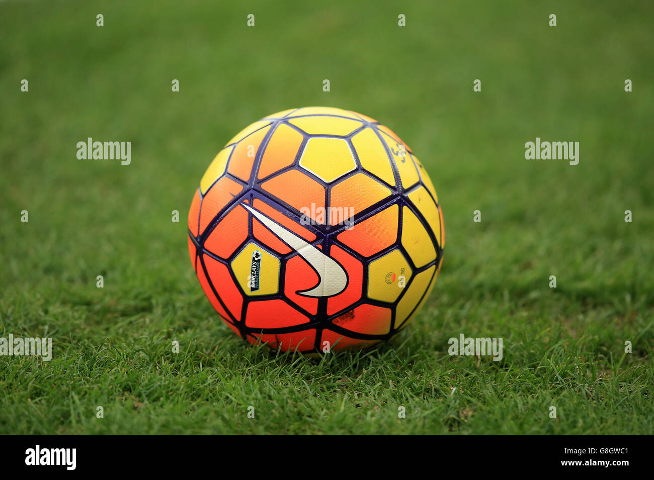 Une vue du ballon officiel de match de la premier league nike Banque de  photographies et d'images à haute résolution - Alamy