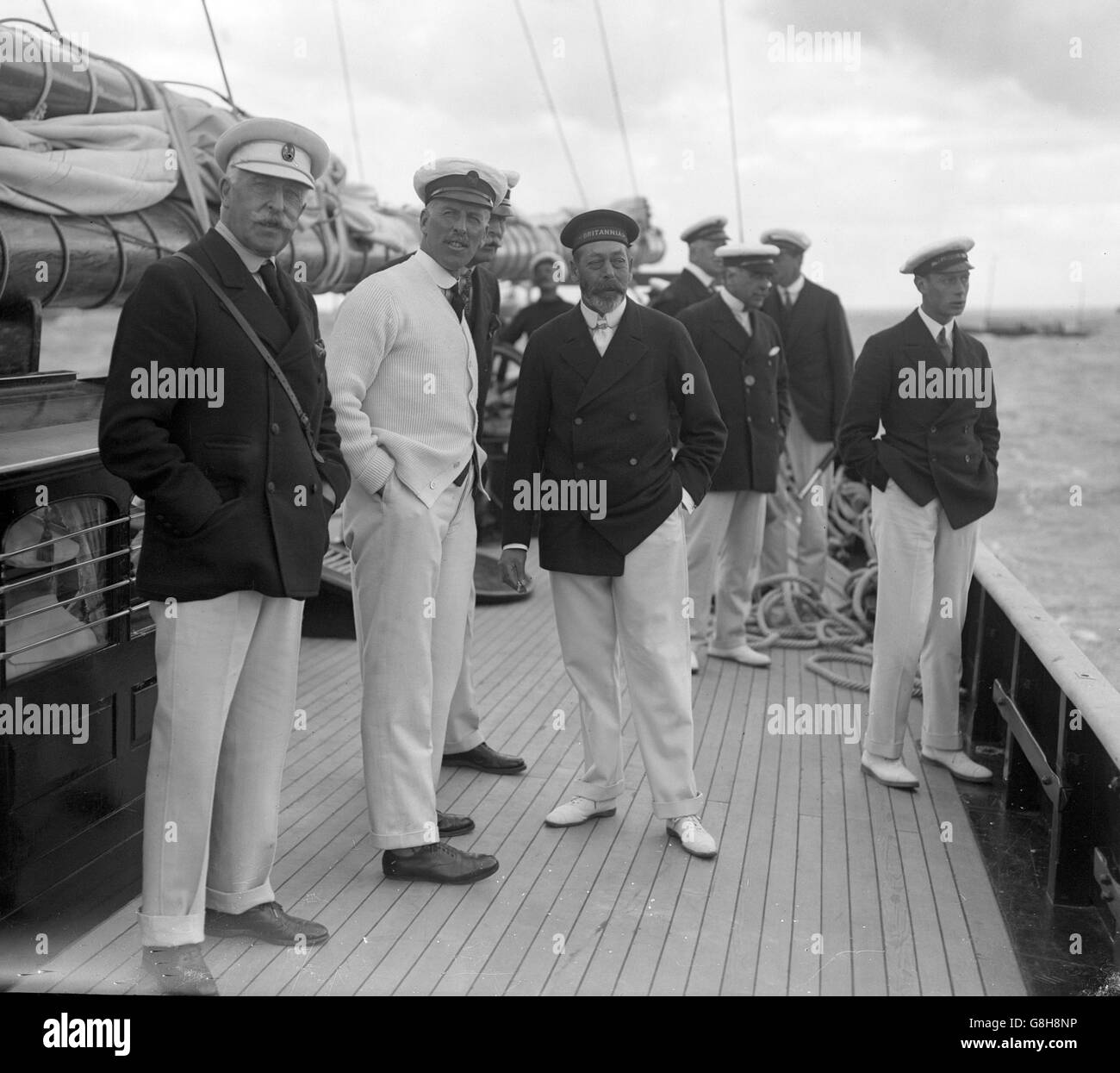 Le duc de Connaught et le roi George V à bord du yacht royal Britannia. Banque D'Images