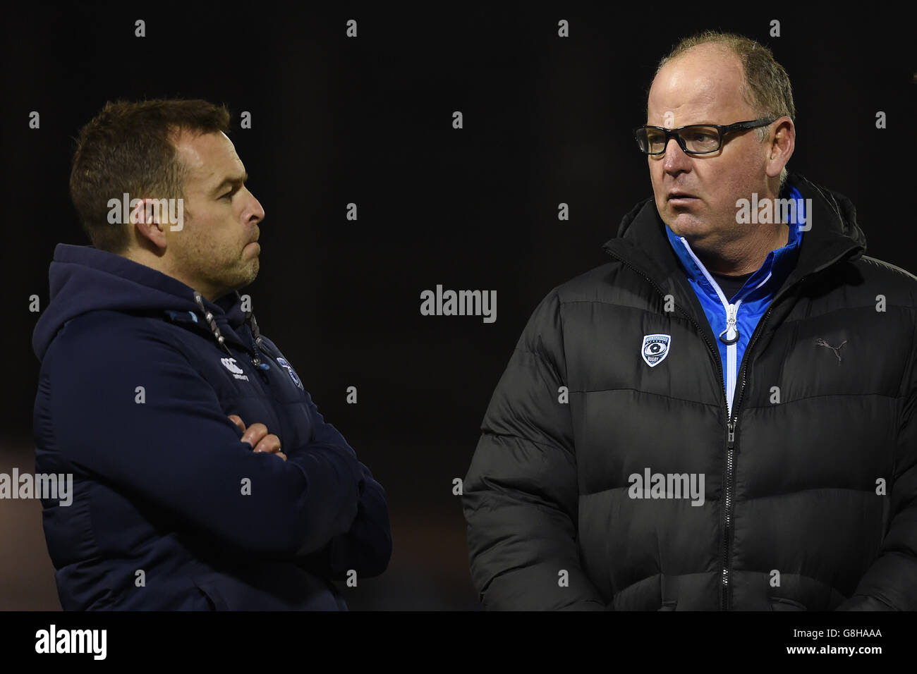 Danny Wilson, entraîneur en chef de Cardiff Blues (à gauche) et Jake White, entraîneur en chef de Montpellier, avant la coupe des champions d'Europe, se disputer trois matchs au Cardiff Arms Park. APPUYEZ SUR ASSOCIATION photo. Date de la photo: Vendredi 11 décembre 2015. Voir PA Story RUGBYU Cardiff. Le crédit photo devrait se lire comme suit : Joe Giddens/PA Wire. RESTRICTIONS: , aucune utilisation commerciale sans autorisation préalable, veuillez contacter PA Images pour plus d'informations: Tel: +44 (0) 115 8447447. Banque D'Images