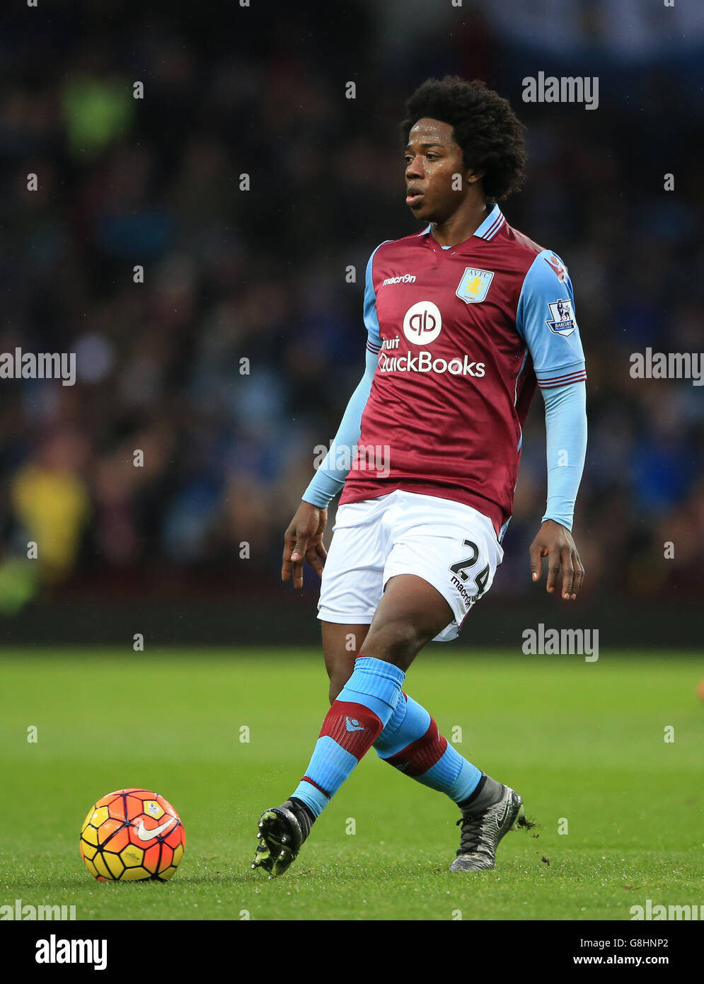 Aston Villa v Watford - Barclays Premier League - Villa Park. Carlos Sanchez de la Villa Aston Banque D'Images