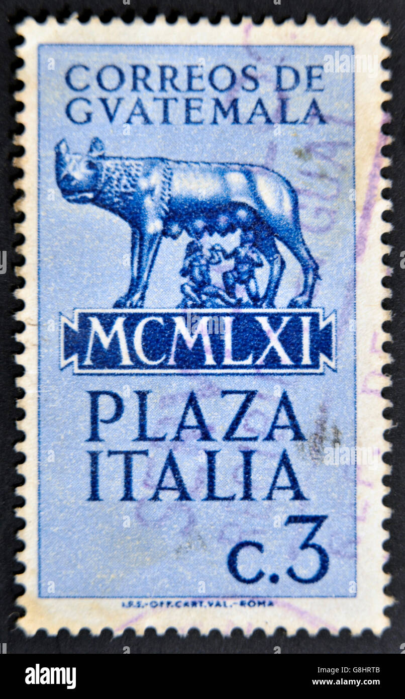 GUATEMALA - circa 1961 : timbre imprimé en Guatemala montre loup Capitolin allaité Romulus et Remus, vers 1961 Banque D'Images