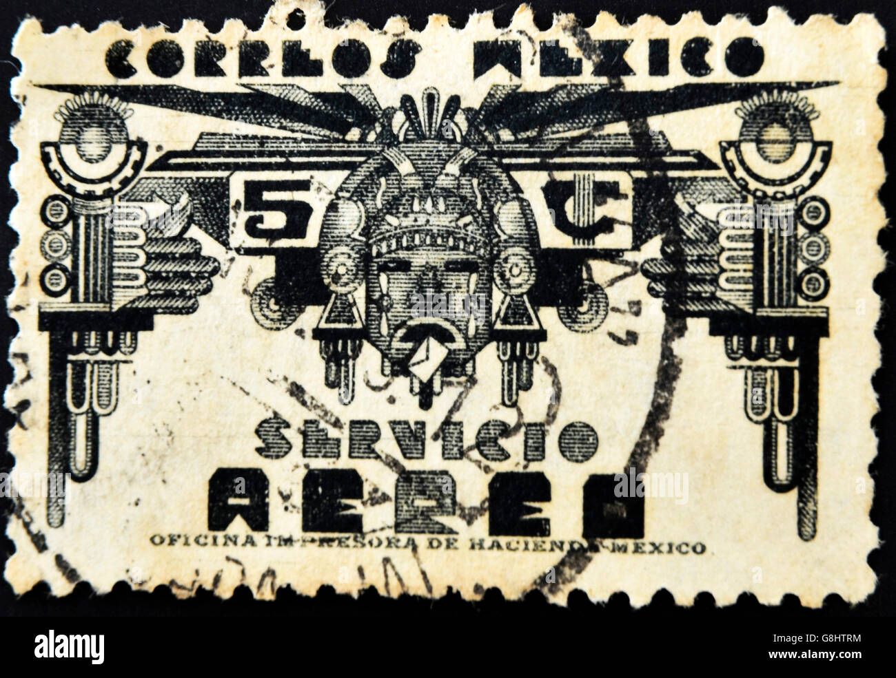 Mexique - circa 1950 : timbre imprimé au Mexique montre Columbian face en tant que symbole d'un bureau de poste, vers 1950 Banque D'Images