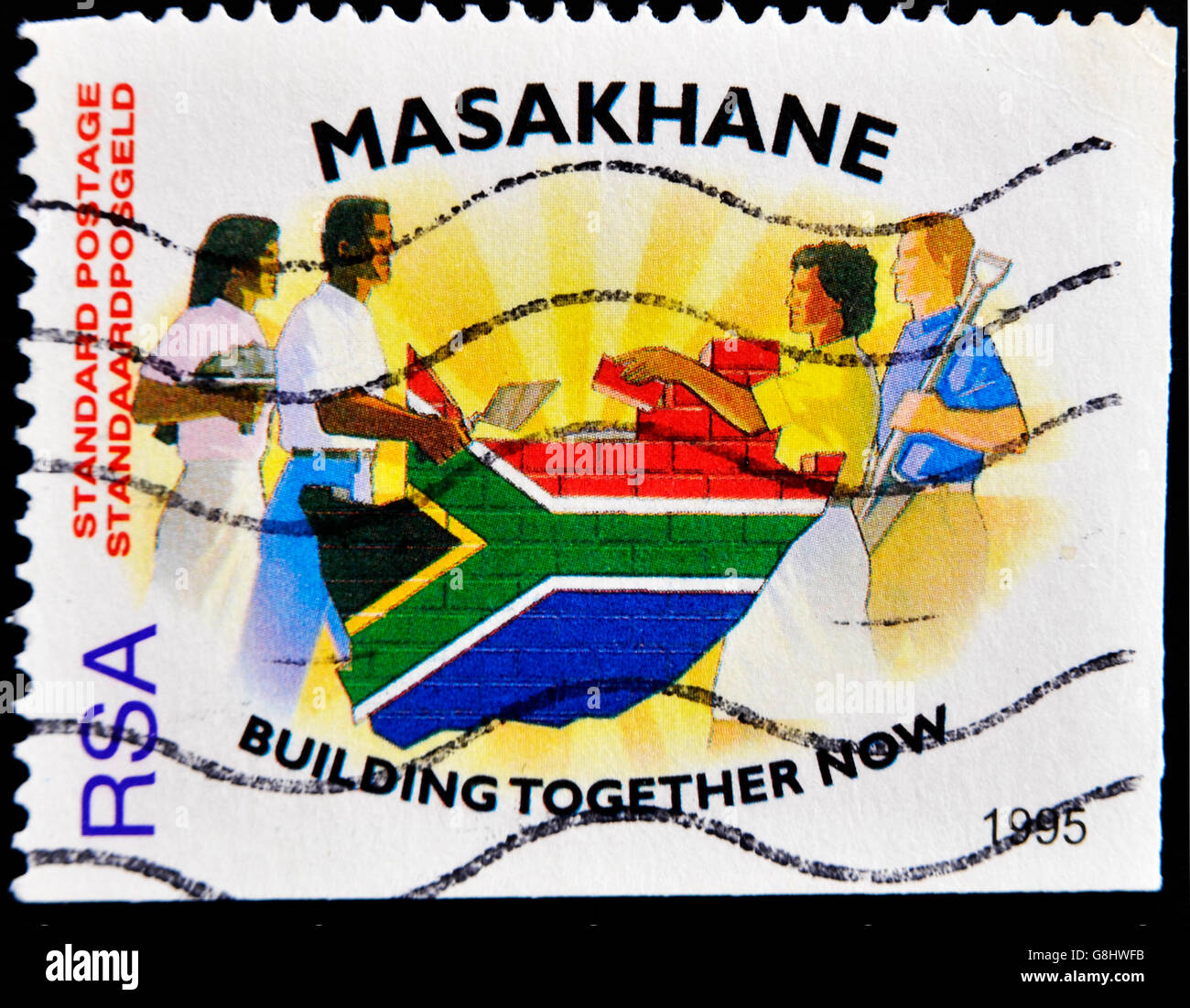 République D'AFRIQUE DU SUD - circa 1995 : timbre imprimé en République d'Afrique du Sud montre que les personnes de races différentes pour construire le Banque D'Images