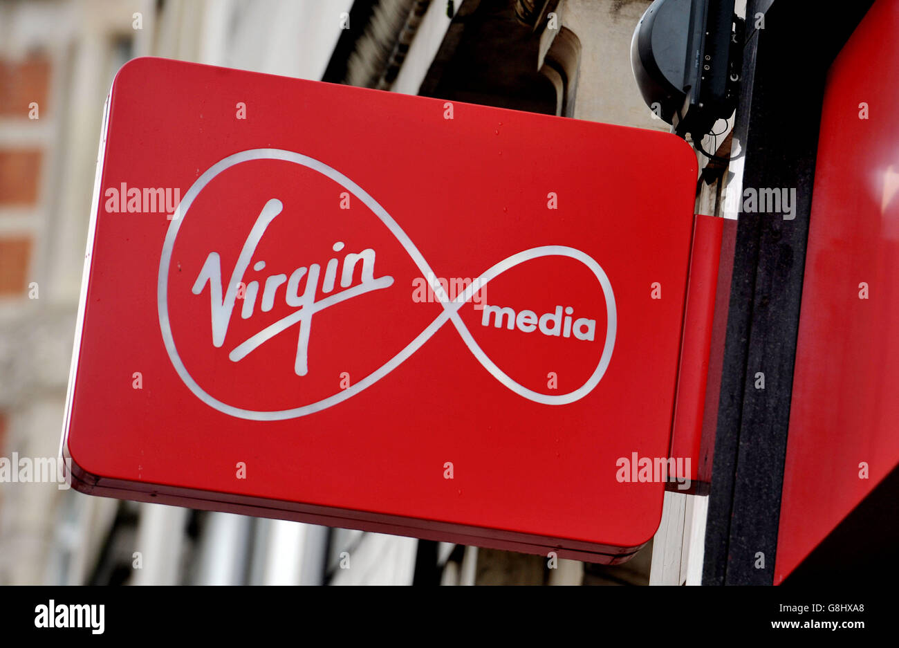 Stock d'affiches d'atelier.Une enseigne pour Virgin Media dans le centre de Londres. Banque D'Images