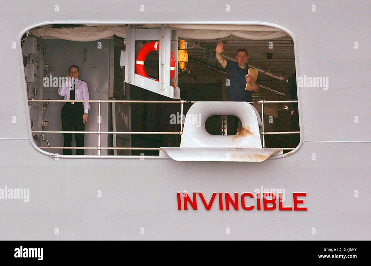 HMS Invincible voyage final - Le port de Portsmouth Banque D'Images