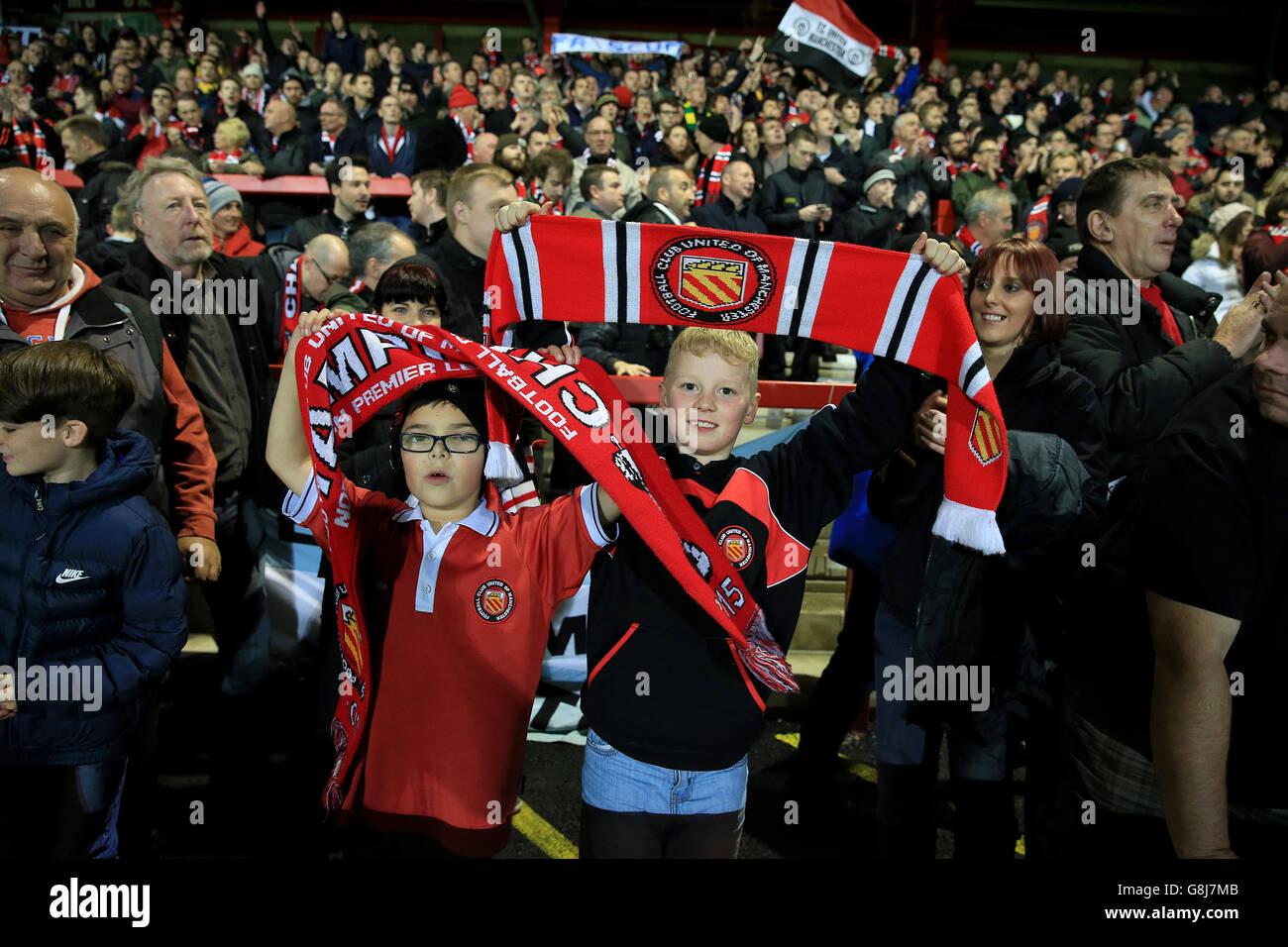 Vue générale des fans du FC United de Manchester à les supports Banque D'Images