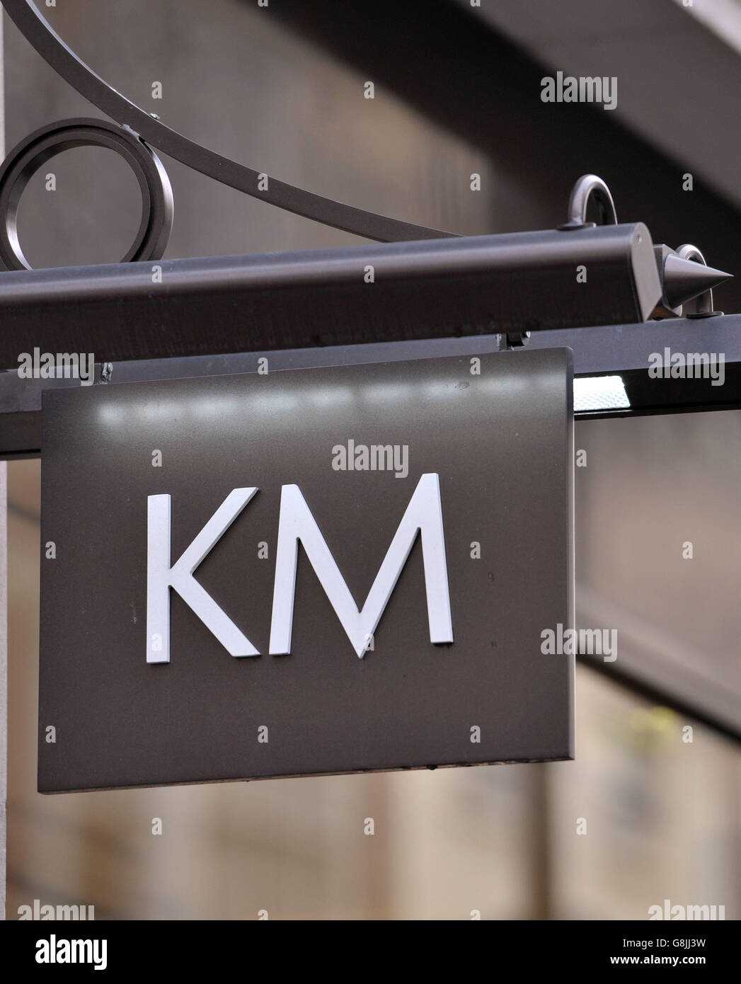 Stock d'affiches d'atelier. Une enseigne pour Karen Millen dans le centre de Londres. Banque D'Images