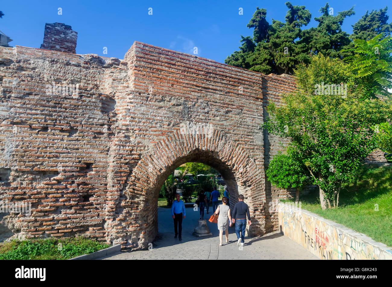 Porte d'entrée semi-circulaire à travers les remparts de la vieille ville, Durres, Albanie Banque D'Images
