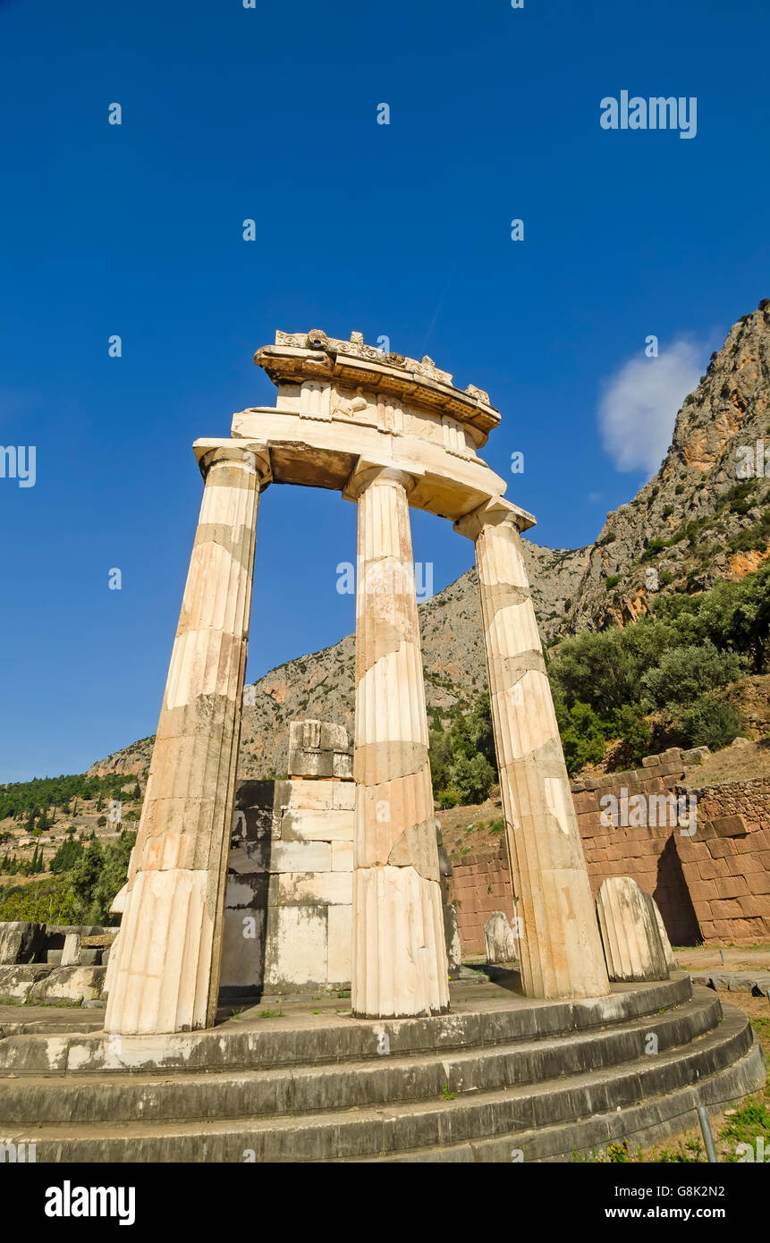 Le Tholos bâtiment circulaire au sanctuaire d'Athéna Pronaia Delphes Grèce Banque D'Images