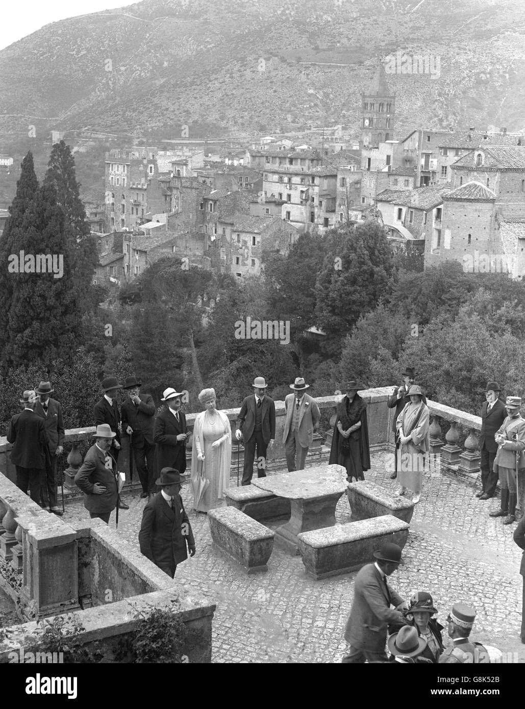 Le roi George V et la reine Mary sur la terrasse de la Villa d'Este en Italie. Banque D'Images