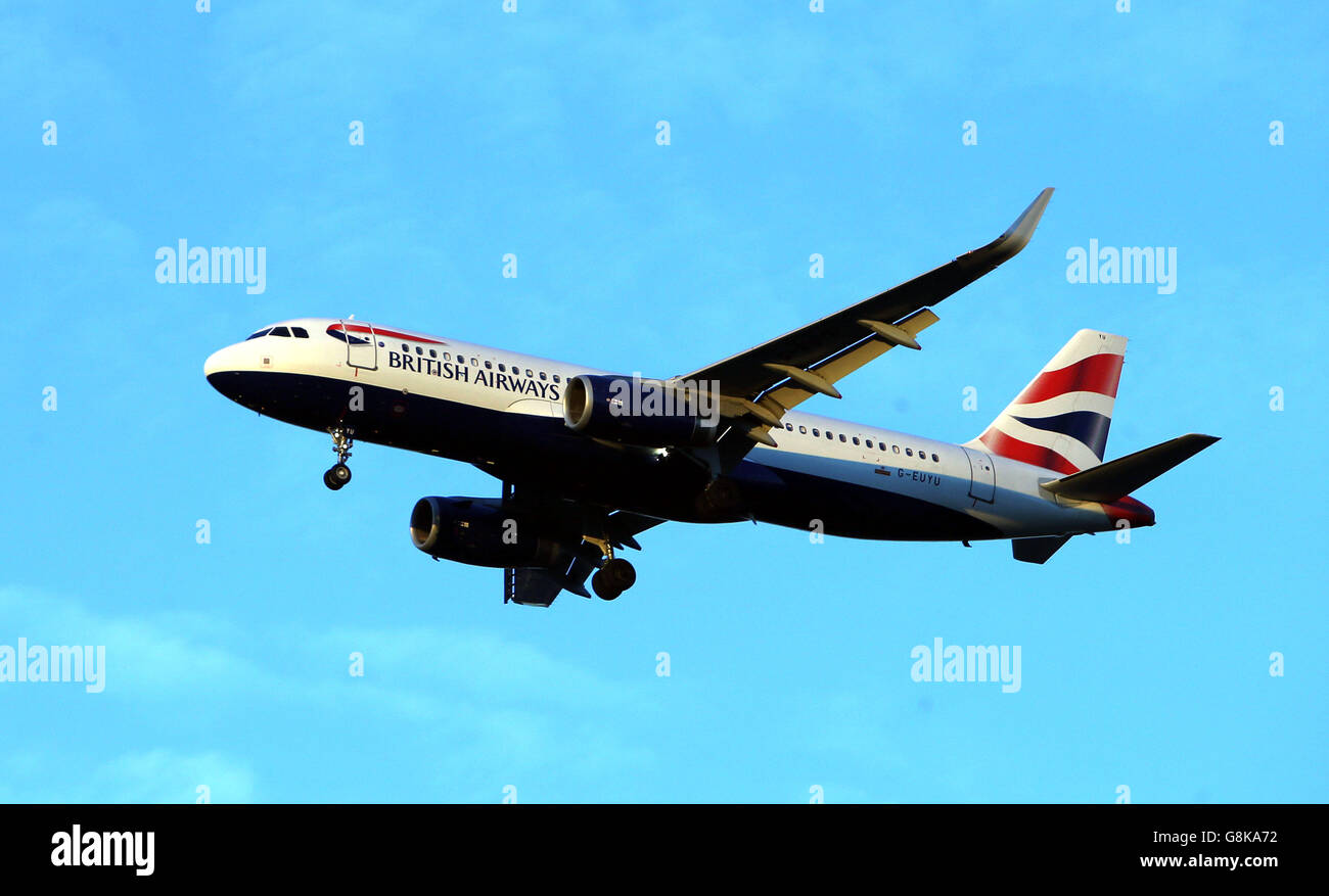 Un avion Airbus A320-232(WL) de British Airways immatriculé G-EUYU Atterrit à Heathrow Banque D'Images