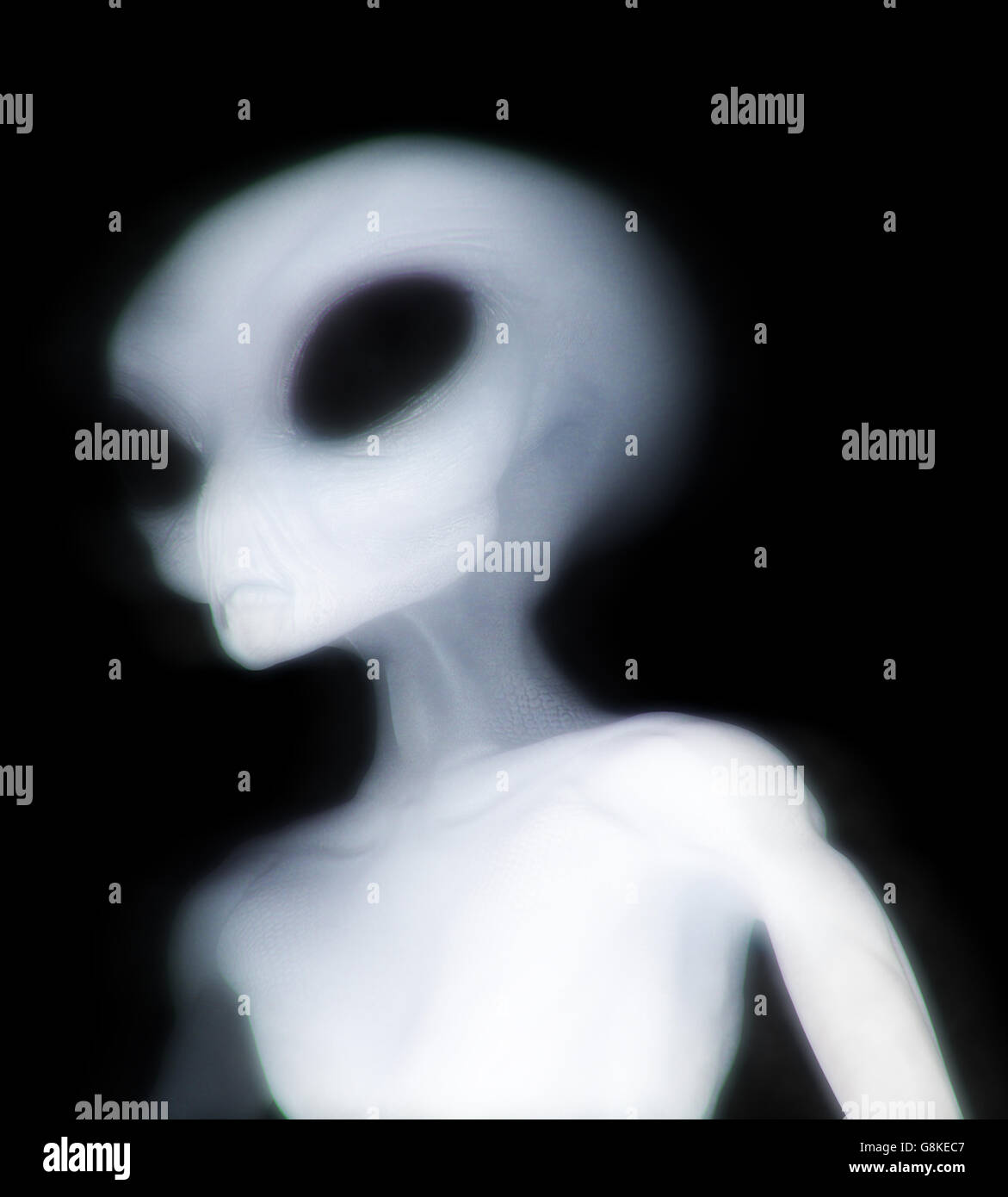 Alien gris illuminée alors que il passe à travers les dimensions. Banque D'Images
