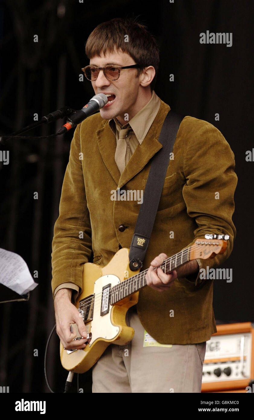 Graham Coxon se présentant au cours du Reading Festival, dans le cadre du Carling Weekend à Reading, Berkshire, vendredi 26 août 2005. APPUYEZ SUR ASSOCIATION photo. Crédit photo devrait lire: Yui Mok / PA Banque D'Images