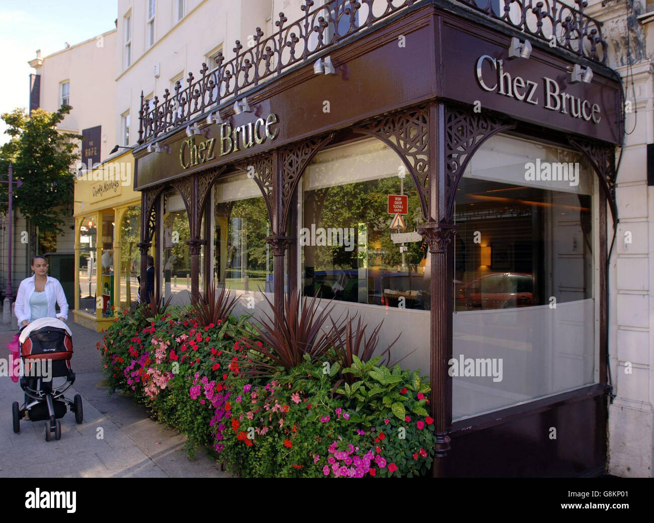 Vue générale du restaurant chez Bruce dans Wandsworth Common de Londres, mardi 30 août 2005. Le restaurant a usurpé des célébrités qui ont fait de l'Ivy le restaurant préféré de Londres, selon le guide des restaurants de Harden. Voir l'histoire des PA dans les restaurants GRAND PUBLIC. APPUYEZ SUR ASSOCIATION photo. Le crédit photo devrait se lire: Matthew Fearn/PA Banque D'Images