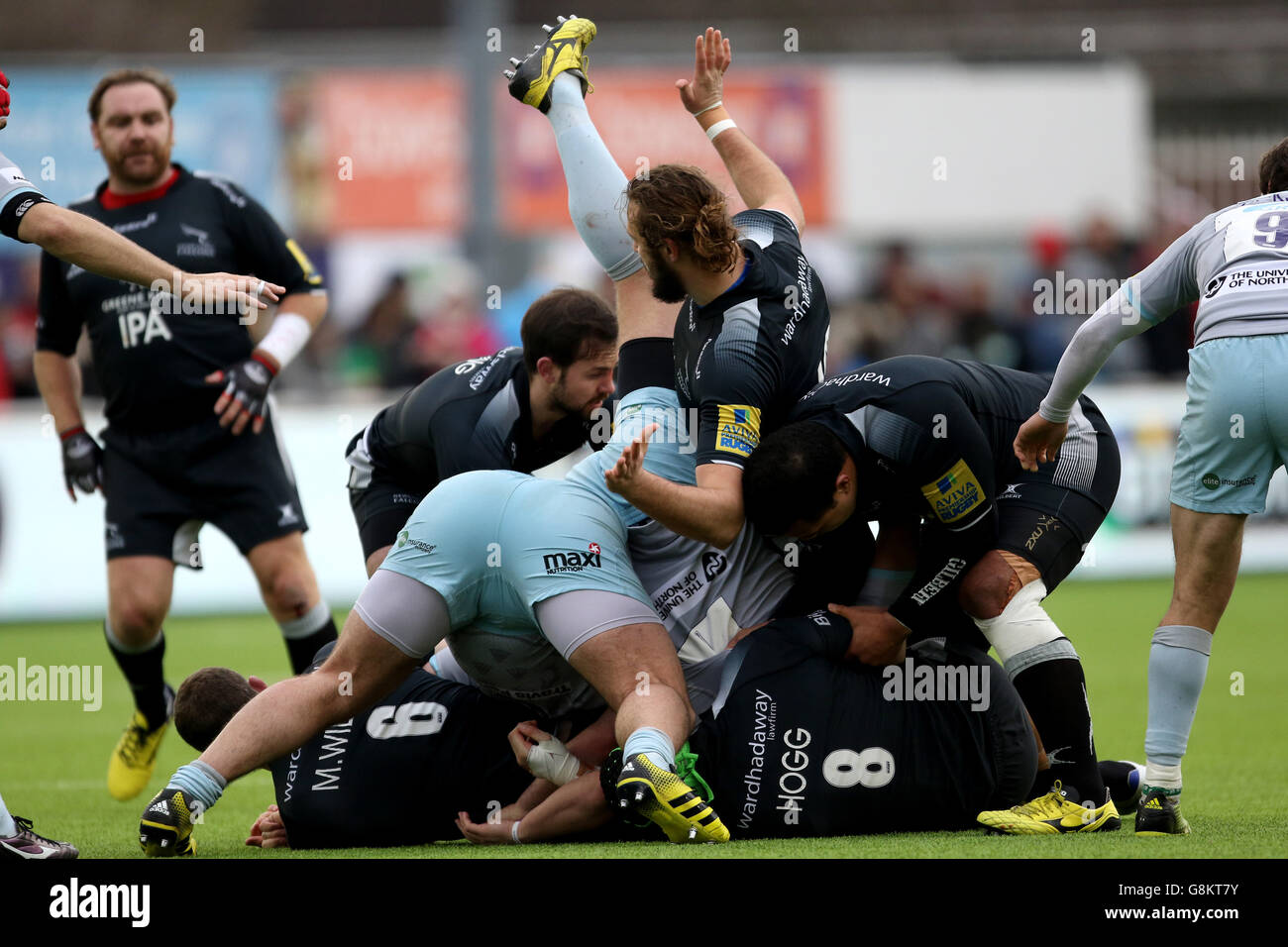 Josh Furno de Newcastle Falcons dans une ruck pendant le match Aviva Premiership à Kingston Park, Newcastle. Banque D'Images