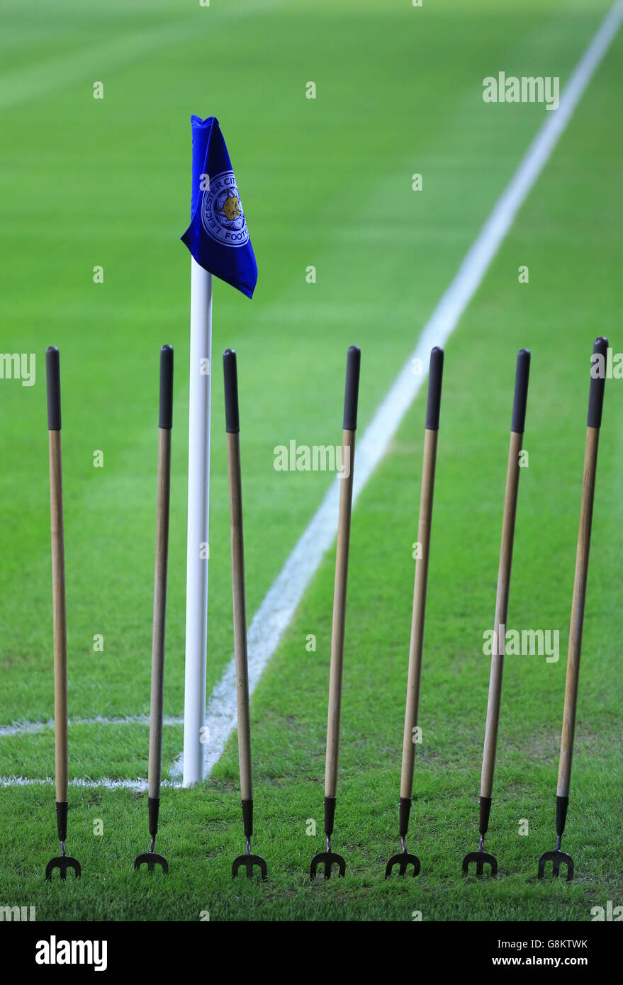 Des fourches près du drapeau d'angle au King Power Stadium avant le match entre Leicester City et Tottenham Hotspur. Banque D'Images