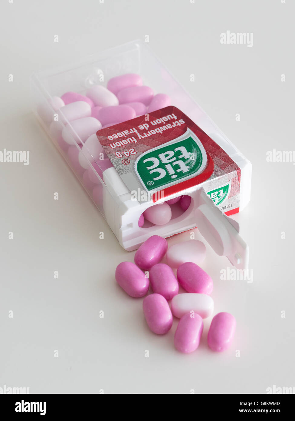 Tic Tac Ferrero candy. Fusion fraise saveur et la photo de l'emballage  Photo Stock - Alamy