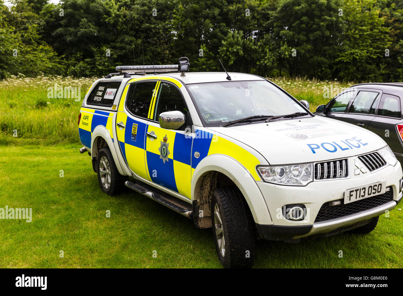 La criminalité en milieu rural de la faune agent de police voiture marquée signes véhicule garé en attente pour des crimes UK Angleterre GO Banque D'Images