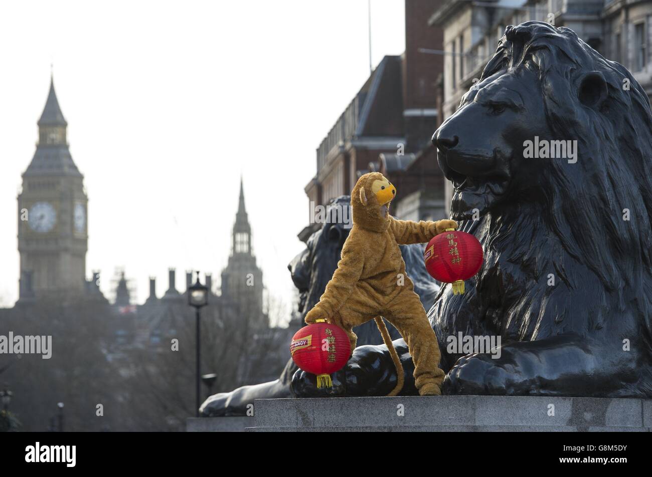 La London Chinatown Chinese Association accueille l'année du singe lors d'un appel photo pour lancer le nouvel an chinois à Trafalgar Square, Londres. Banque D'Images
