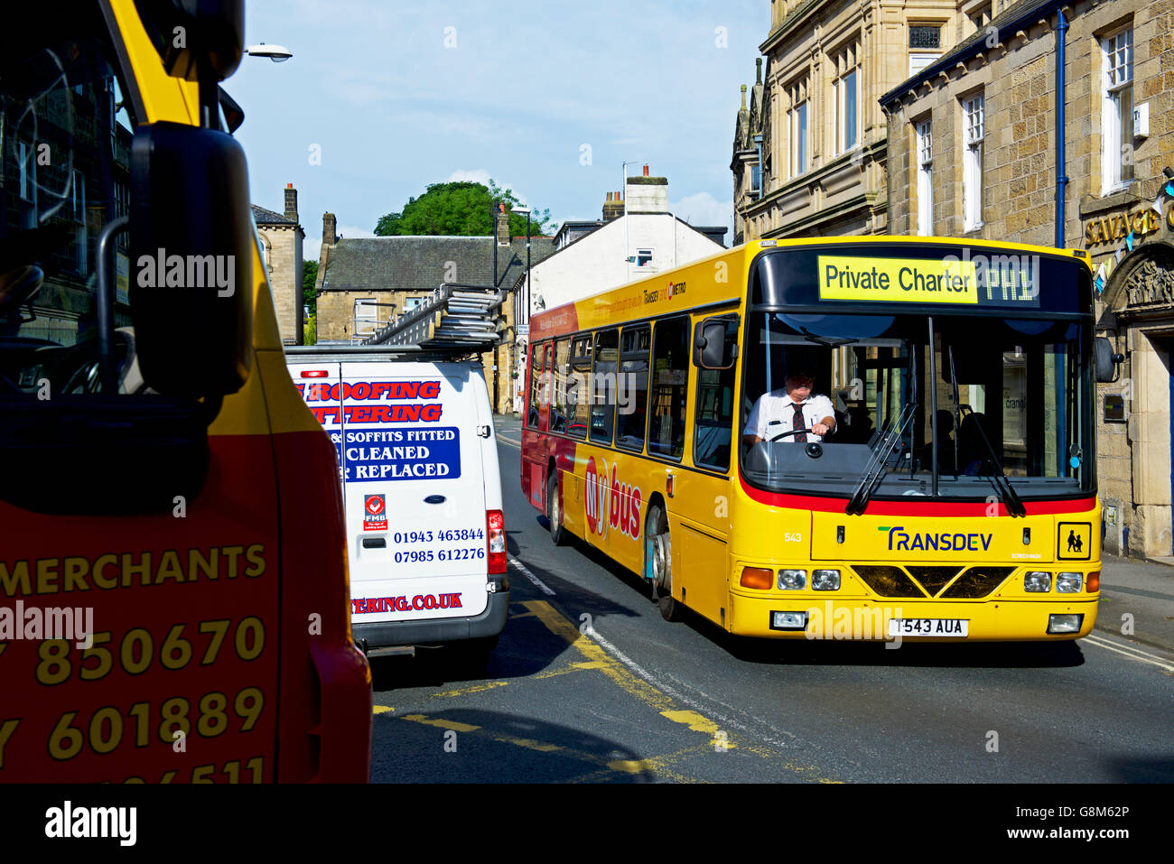 Bus en Otley, West Yorkshire, England UK Banque D'Images