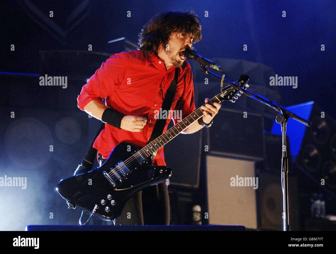 Dave Grohl des Foo Fighters qui se déroule sur la scène principale au Reading Festival, le samedi 27 août 2005. APPUYEZ SUR ASSOCIATION photo. Le crédit photo devrait se lire: Yui Mok/PA Banque D'Images