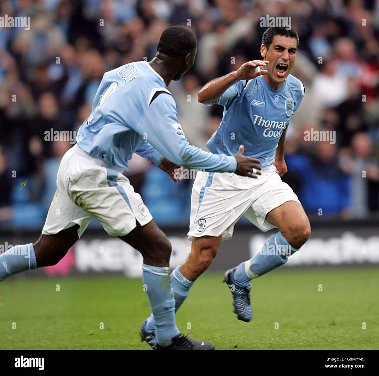 Claudio Reyna (R) de Manchester City célèbre son but contre Portsmouth lors du match FA Barclays Premiership au City of Manchester Stadium, Manchester, le samedi 27 août 2005. APPUYEZ SUR ASSOCIATION photo. Le crédit photo devrait se lire : David Davies/PA. Banque D'Images