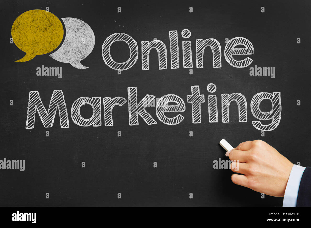 Écrire 'à la main' sur tableau noir de Marketing en ligne Banque D'Images