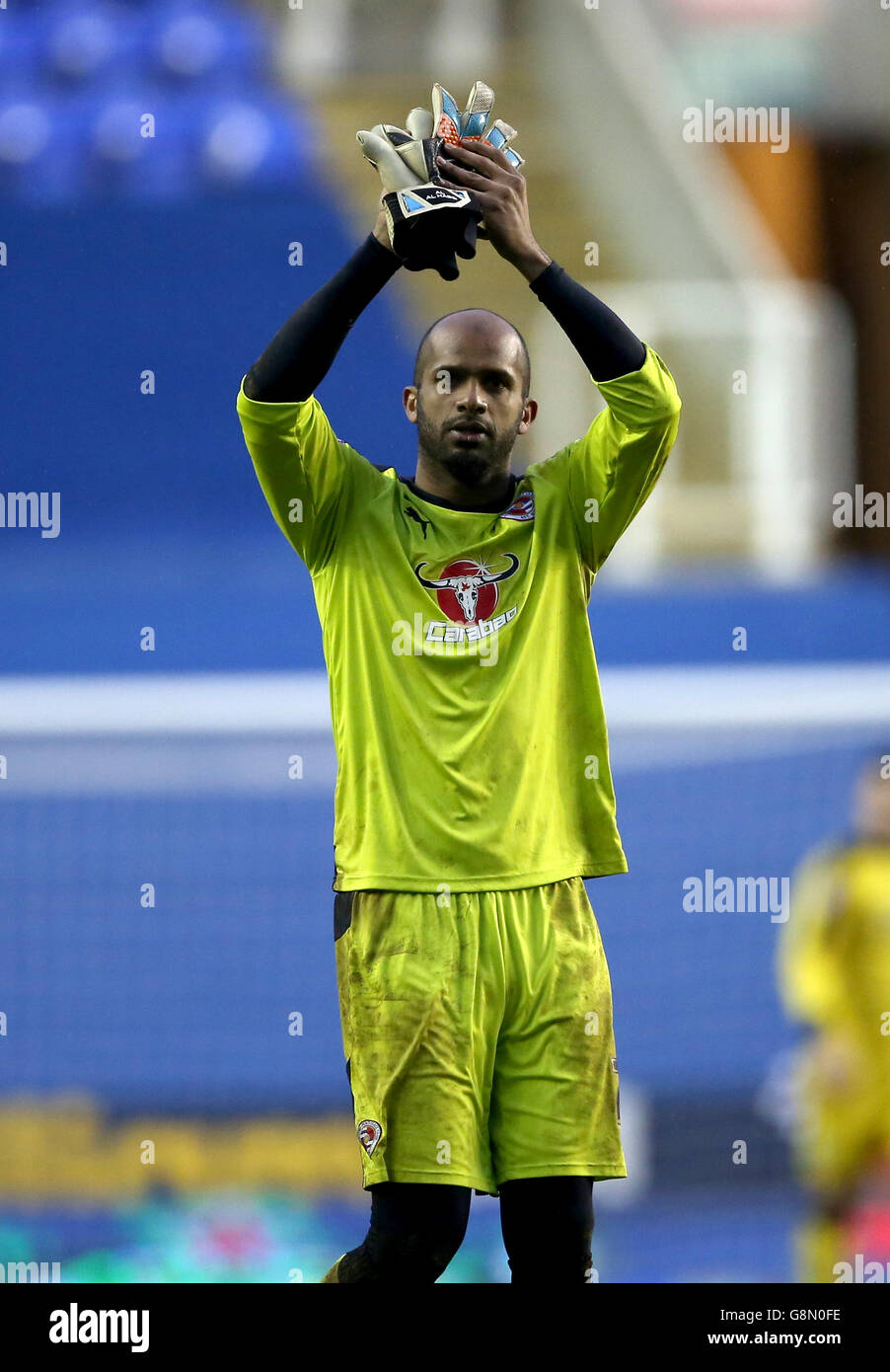 Reading v Burnley - Championnat du pari du ciel - Stade Madejski.Lecture du gardien de but Ali Al-Habsi après le coup de sifflet final Banque D'Images