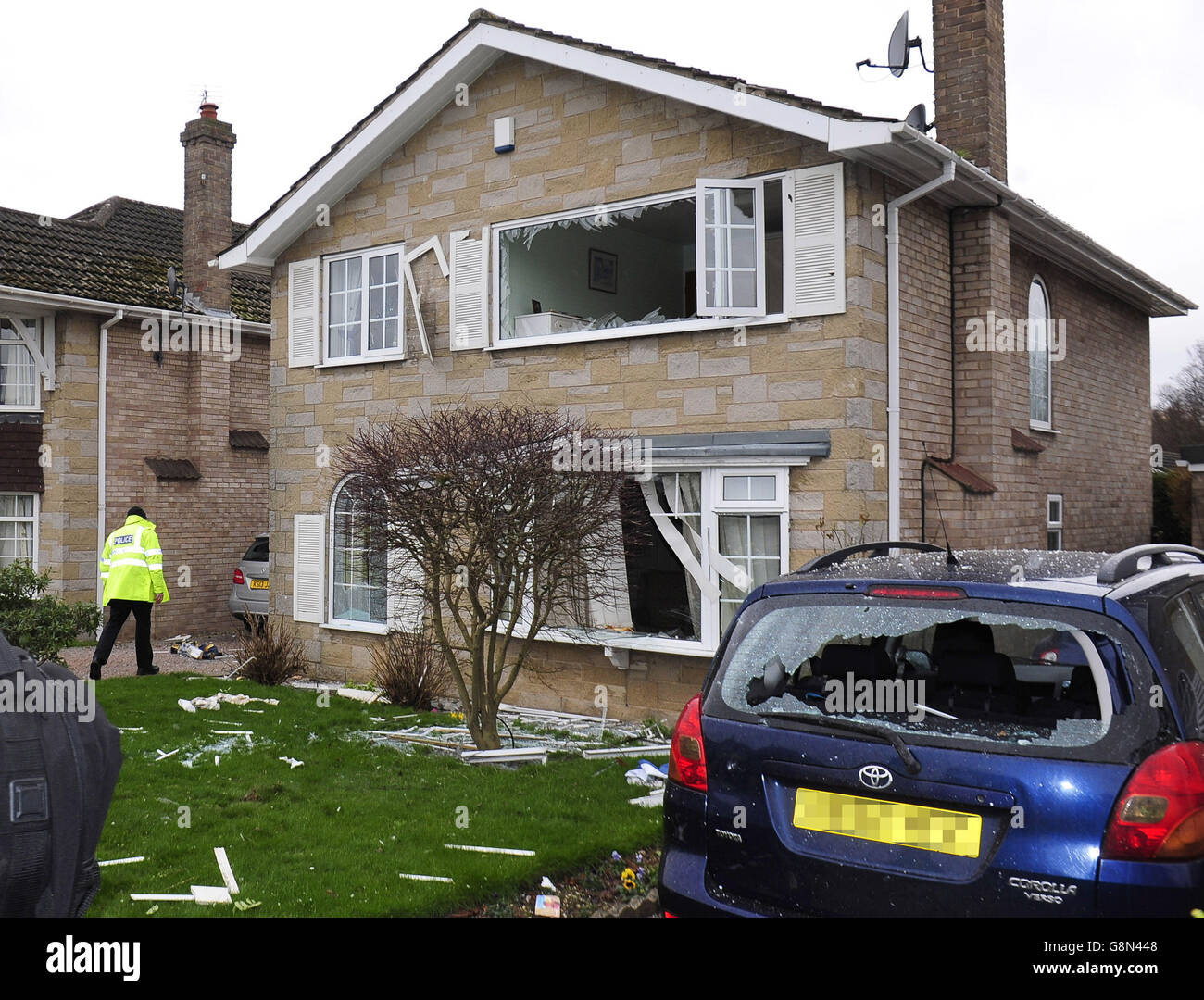 EDS NOTE: NUMBERPLATE PIXELATED PAR la PA PICTUREDESK UNE propriété endommagée par la scène à Haxby, dans le Nord du Yorkshire, après qu'une maison a été détruite dans une explosion. Banque D'Images