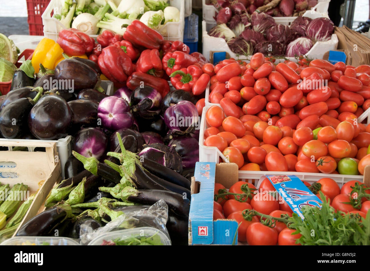 Kiosque de légumes, marché de Campo dei Fiori, Rome, Latium, Italie, Europe Banque D'Images