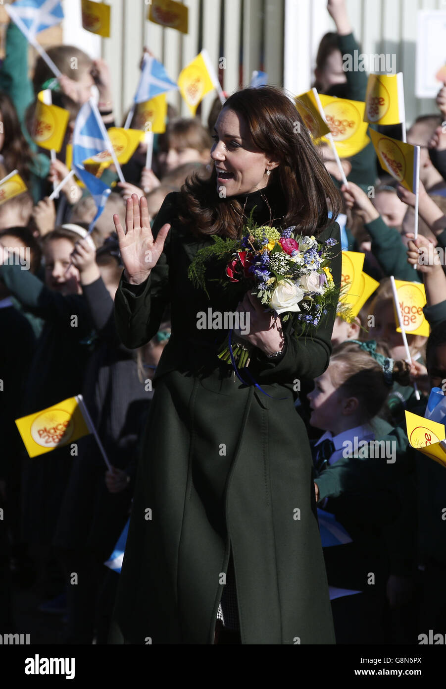 La duchesse de Cambridge quitte l'école primaire de Catherine à Édimbourg après une visite à la charité Place2Be, alors qu'elle effectue une série d'engagements dans la capitale écossaise. Banque D'Images