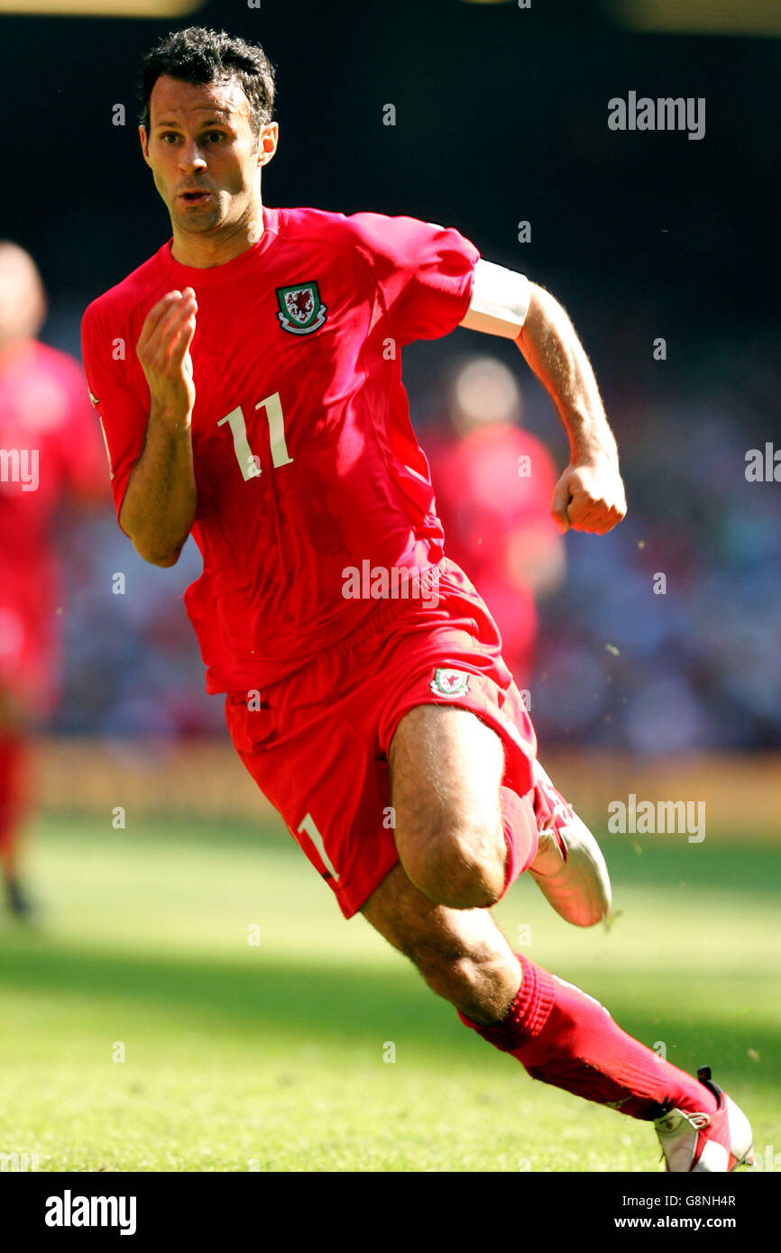 Football - Coupe Du Monde 2006 Qualifications - Six Group - Pays De Galles V Angleterre Pays De Galles De La Formation Le Nouveau Stade 108647000 Football - Coupe Du Monde 2006 Qualifications - Six Group - Pays De Galles V Angleterre Pays De Galles De La Formation Le Nouveau Stade 108647000