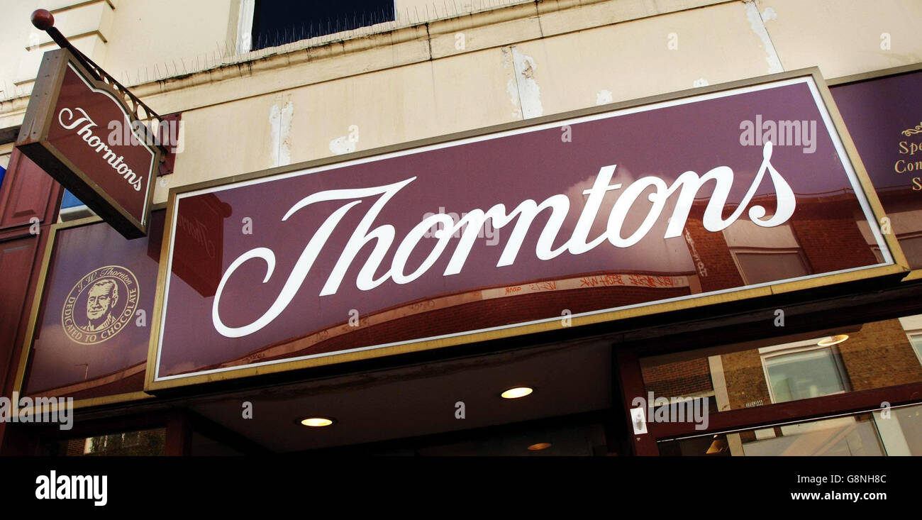 Un magasin Thortons à Kingston-on-Thames, Surrey, le mardi 6 septembre 2005, alors que le détaillant de chocolat avait promis aujourd'hui un blitz publicitaire dans le cadre des tentatives visant à inverser la baisse des ventes dans sa chaîne de magasins. Le groupe augmentera les dépenses publicitaires de plus de 50 % au cours de l'exercice en cours, ainsi que l'amélioration du marchandisage et de l'emballage dans les déplacements afin d'augmenter le nombre de visiteurs tentés d'acheter des produits. Voir PA Story VILLE Thornton. APPUYEZ SUR ASSOCIATION photo. Le crédit photo devrait se lire comme suit : Fiona Hanson/PA Banque D'Images
