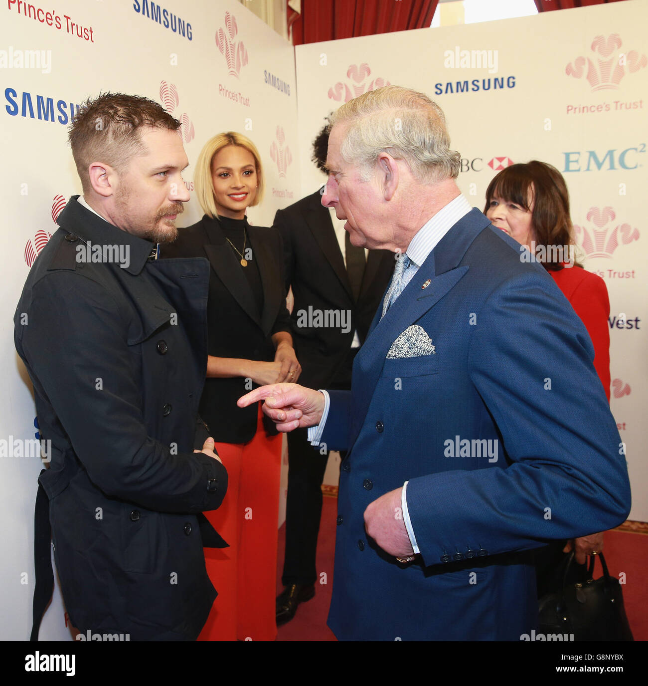 Le Prince de Galles rencontre Tom Hardy en tant qu'Alesha Dixon et David Haye lors des prix Prince's Trust Celebrate Success Awards au London Palladium. Banque D'Images