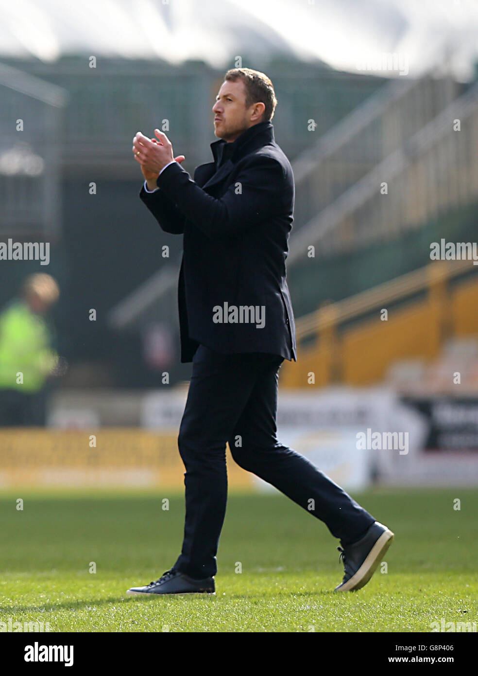 Wolverhampton Wanderers / Birmingham City - Sky Bet Championship - Molineux.Gary Rowett, le directeur de la ville de Birmingham, applique les fans après le coup de sifflet final. Banque D'Images
