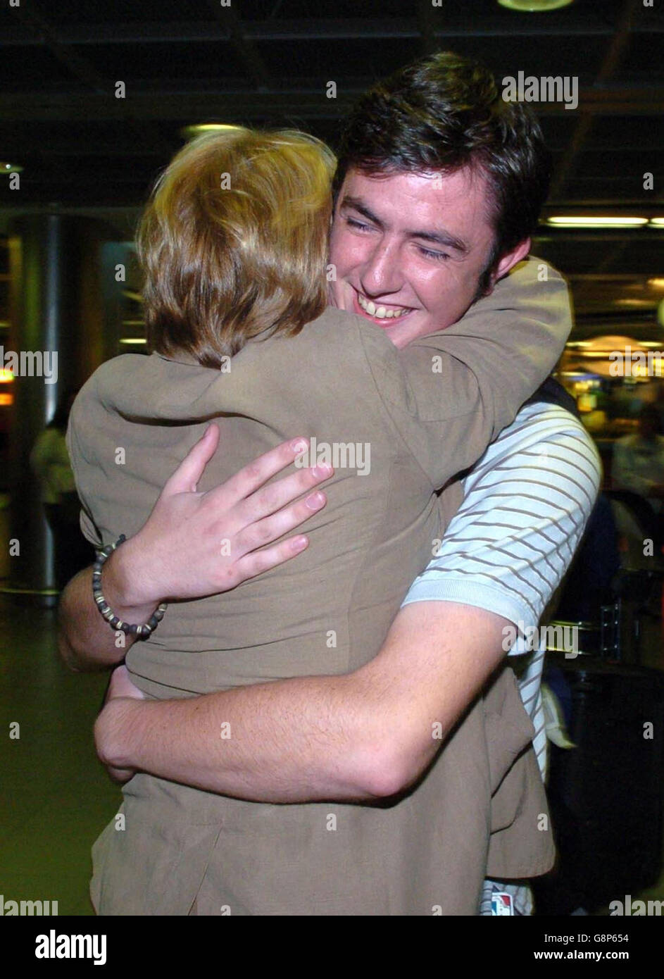 Patrick Clarke est réuni avec sa mère Josephine à l'aéroport de Dublin le dimanche 4 2005 septembre, après avoir survécu à l'ouragan Katrina.Voir l'histoire de PA MÉTÉO ouragan.APPUYEZ SUR ASSOCIATION photo.Le crédit photo devrait se lire : Haydn West/PA Banque D'Images