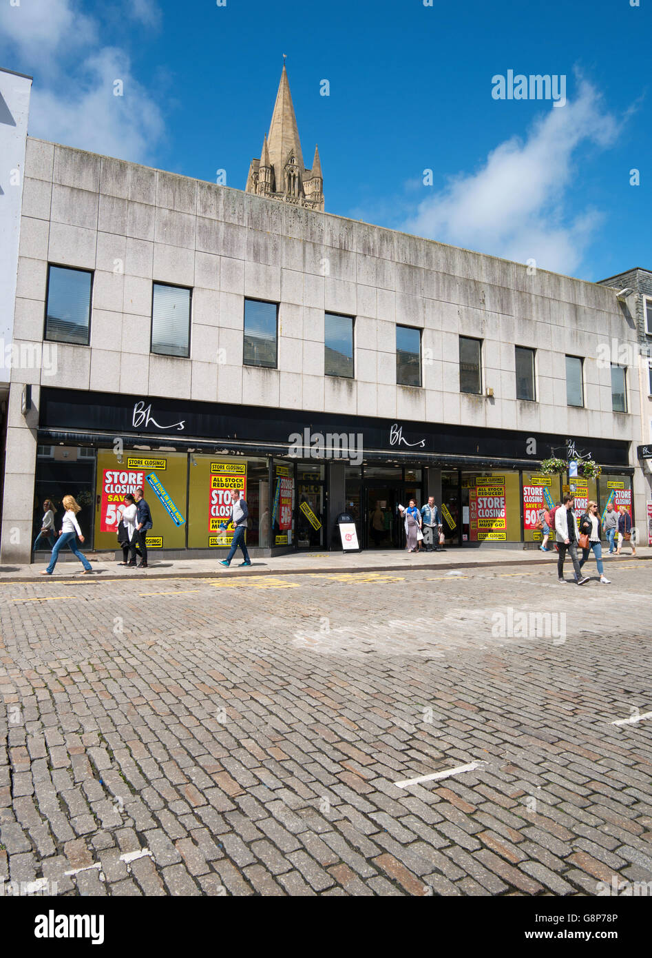 BHS shop exterior durant la fermeture de la vente, Truro Cornwall England UK. Banque D'Images