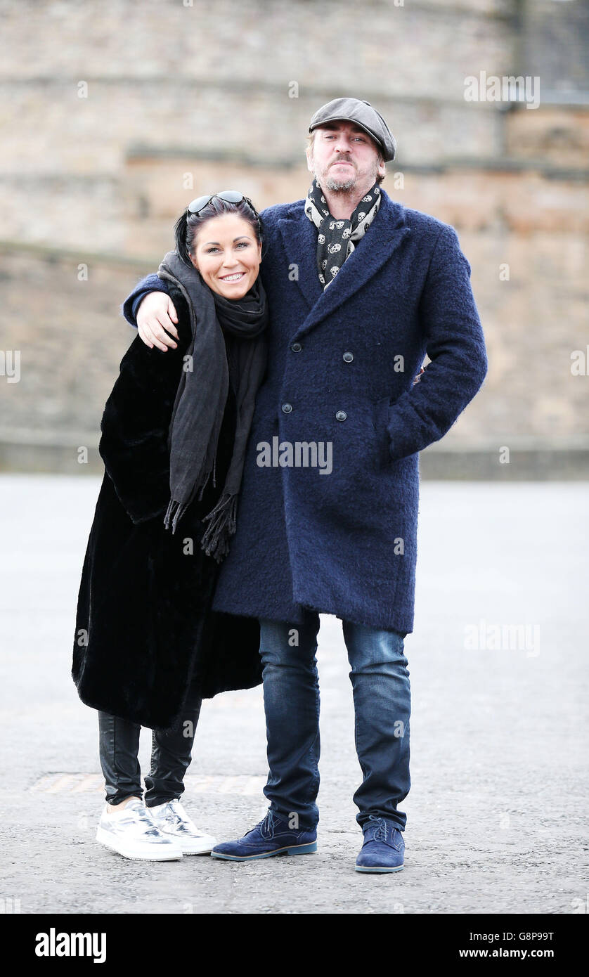 Les acteurs d'EastEnders Shane Ritchie et Jessie Wallace lors d'une séance  photo au château d'Édimbourg, comme ils sont en vedette dans le thriller  comique de Peter James, le meurtre parfait pour une