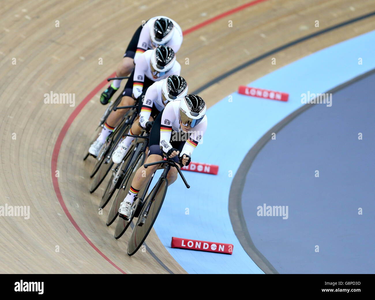 Gudrun stock en Allemagne (à droite et à gauche), Stephanie Pohl, Charlotte Becker et Mieke Kroger participent à la course de l'équipe féminine au cours du deuxième jour des Championnats du monde de cyclisme sur piste de l'UCI à Lee Valley Volopark, Londres. Banque D'Images