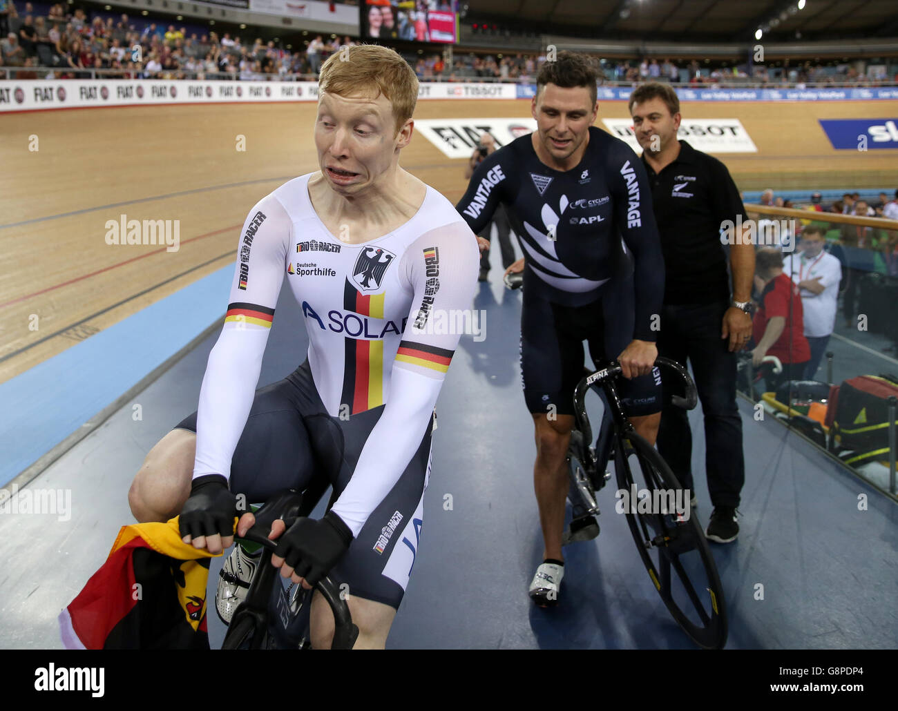 Joachim Eilers, en Allemagne, célèbre la victoire du Keirin masculin lors du cinquième jour des Championnats du monde de cyclisme sur piste de l'UCI à Lee Valley Volopark, Londres. Banque D'Images