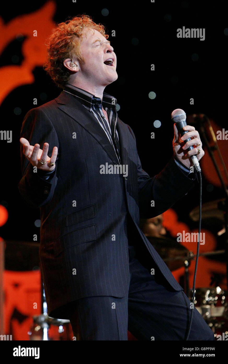 Mick Hucknall de Simply Red sur scène pendant BBC Proms in the Park à Hyde Park le samedi 10 2005 septembre. APPUYEZ SUR ASSOCIATION photo. Le crédit photo devrait se lire comme suit : Edmond Terakopian/PA Banque D'Images