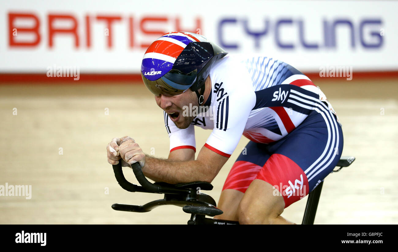 Mark Cavendish, en Grande-Bretagne, participe à la course individuelle de l'Omnium masculin lors du troisième jour des Championnats du monde de cyclisme sur piste de l'UCI à Lee Valley Velpark, Londres. Banque D'Images