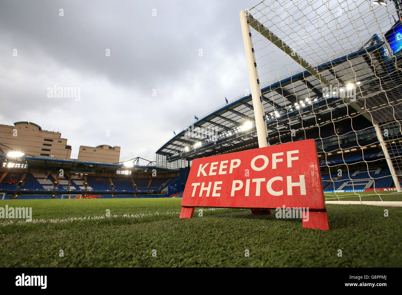 Vue générale de Stamford Bridge avant le match de la Ligue des champions de l'UEFA, Round of Sixteen, second Leg au Stamford Bridge, Londres. Banque D'Images