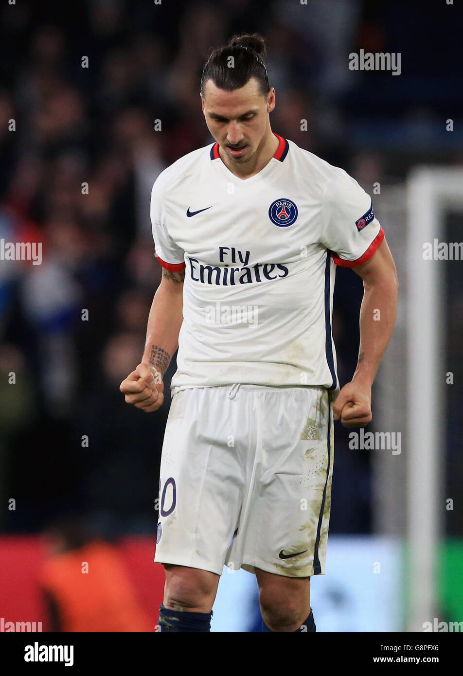 Zlatan Ibrahimovic de Paris Saint Germain célèbre la victoire après la Ligue des champions de l'UEFA, Round of Sixteen, second Leg Match au Stamford Bridge, Londres. Banque D'Images