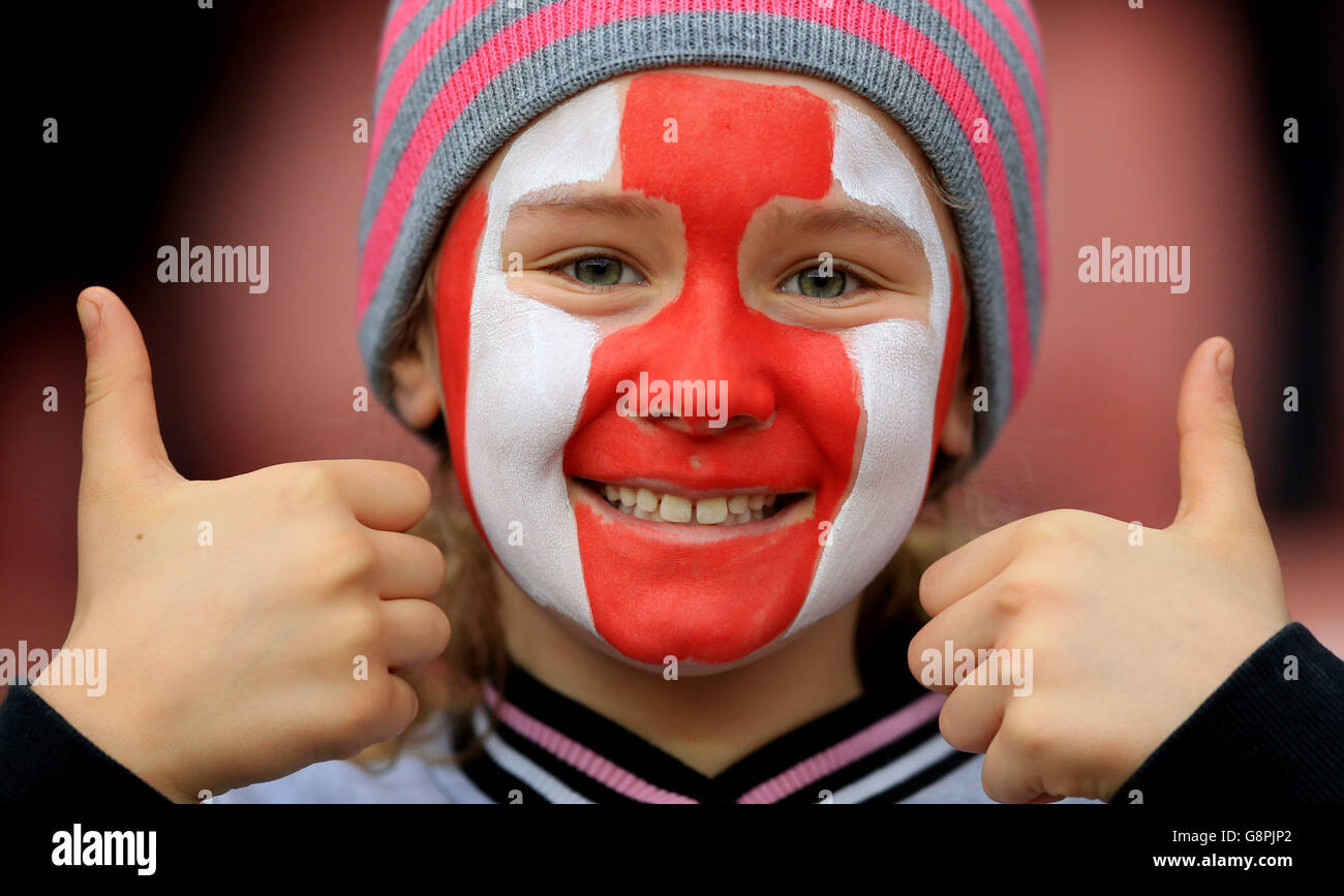 Un jeune partisan de Stoke City avant le match de la Barclays Premier League contre Aston Villa au stade Britannia, Stoke-on-Trent. APPUYEZ SUR ASSOCIATION photo. Date de la photo: Samedi 27 février 2016. Voir PA Story FOOTBALL Stoke. Le crédit photo devrait être le suivant : Nigel French/PA Wire. Banque D'Images