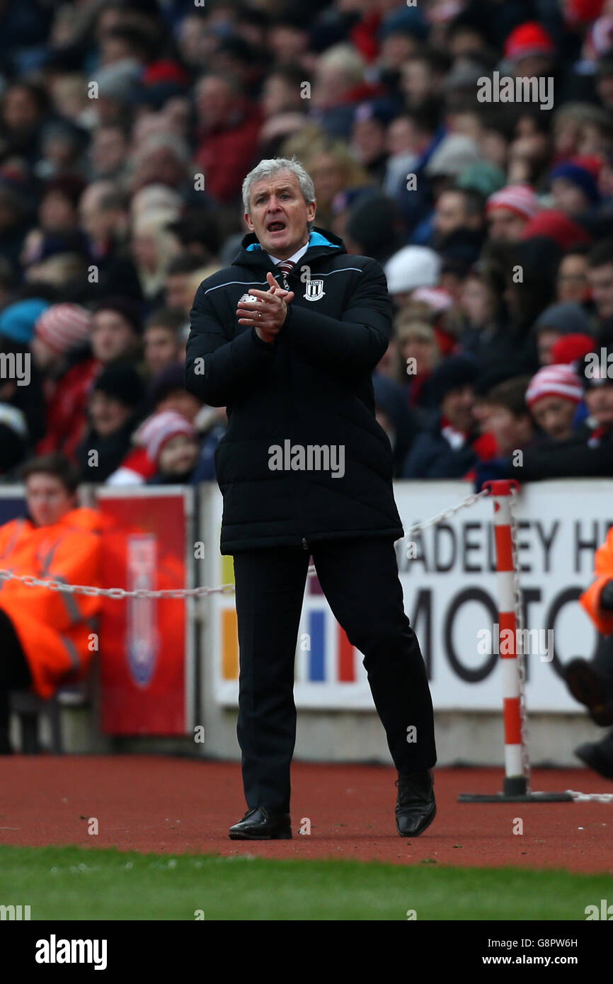 Stoke v Aston Villa - Barclays Premier League - Britannia Stadium. Mark Hughes, directeur de la ville de Stoke Banque D'Images