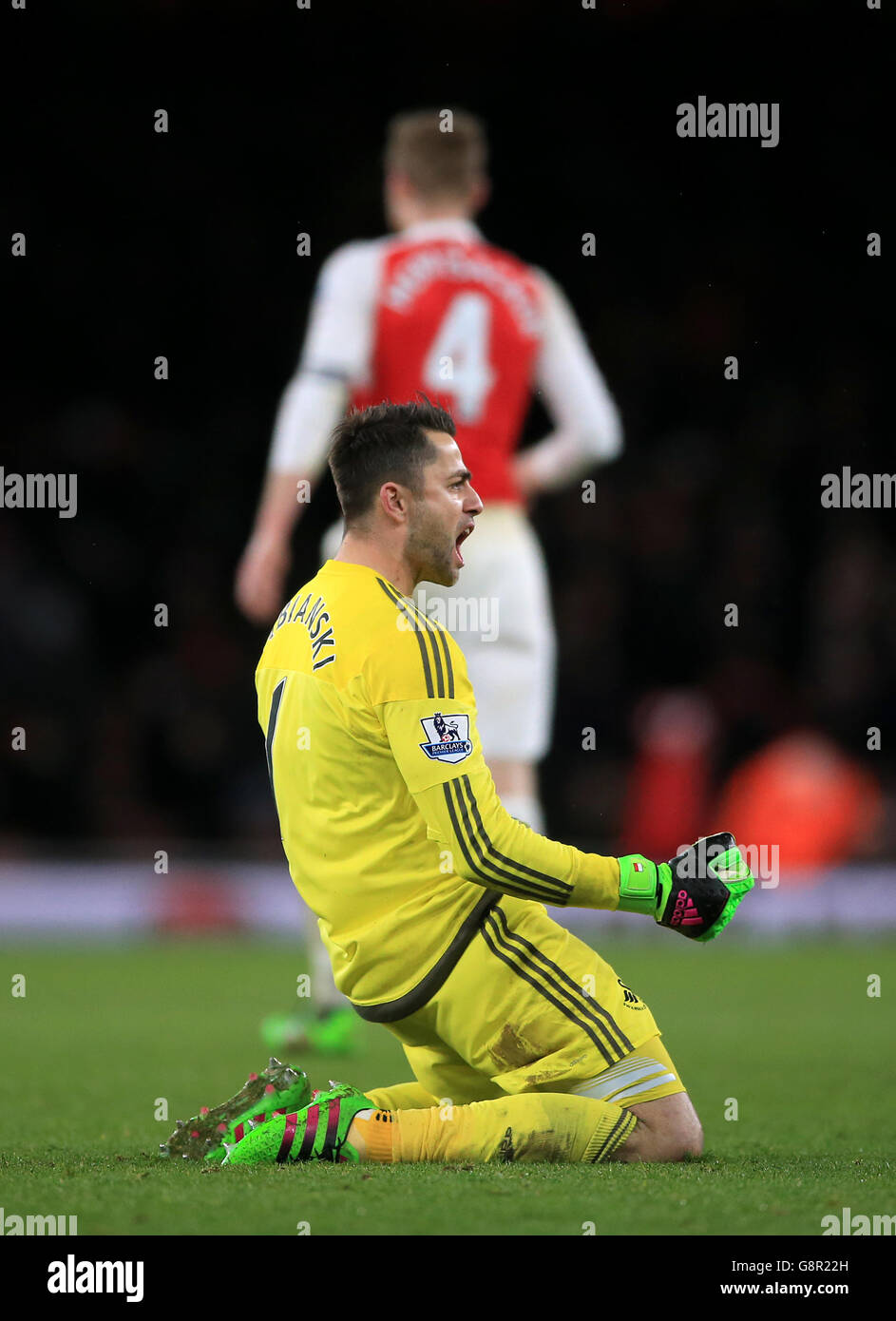 Lukasz Fabianski, gardien de but de Swansea City, célèbre la victoire après le coup de sifflet final, lors du match de la Barclays Premier League au stade Emirates, Londres. Banque D'Images