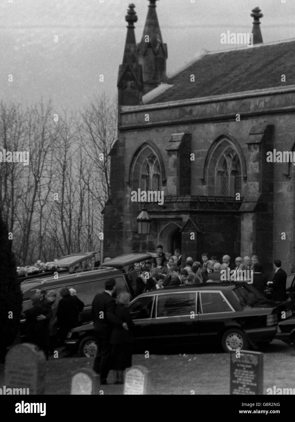 Les funérailles des victimes de fusillades de Dunblane Joanna Ross et Emma Crozier ont lieu à l'église Lecroft en Écosse. Banque D'Images