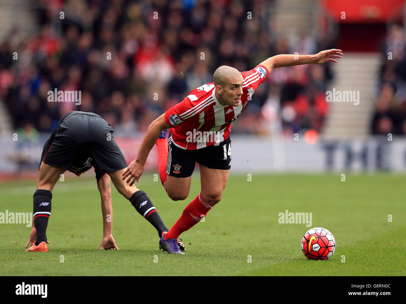 Oriol Romeu de Southampton en action pendant le match de la Barclays Premier League au stade St Mary's, Southampton. Banque D'Images