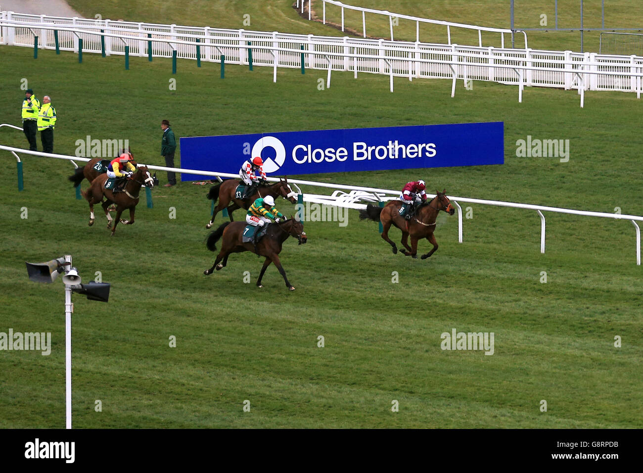 Coureurs et coureurs de la 146e année de la coupe du défi National Hunt Chase lors de la journée Champion au Cheltenham Festival 2016 de Cheltenham Racecourse. Banque D'Images